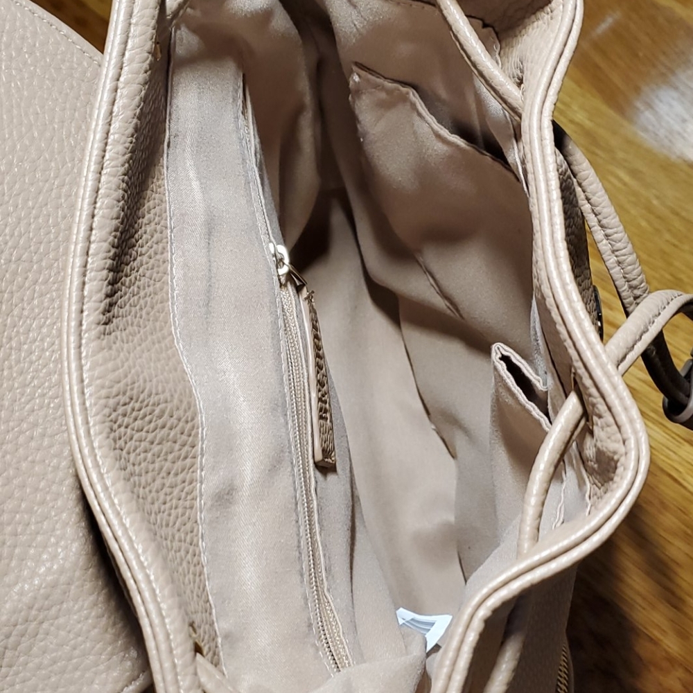 backpack - Picture 6 of 8